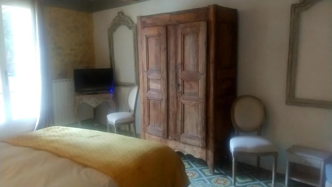 Le Mas De Perrotet En Roussillon Gargas